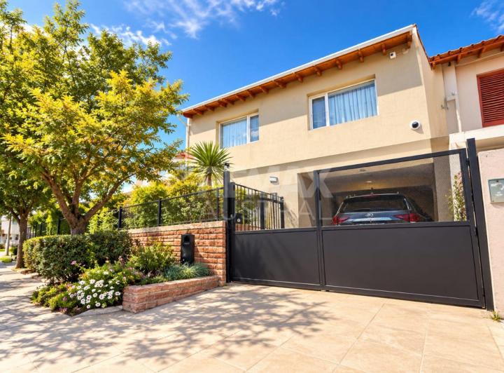 Casa · 194m² · 8 Ambientes · 1 Cochera