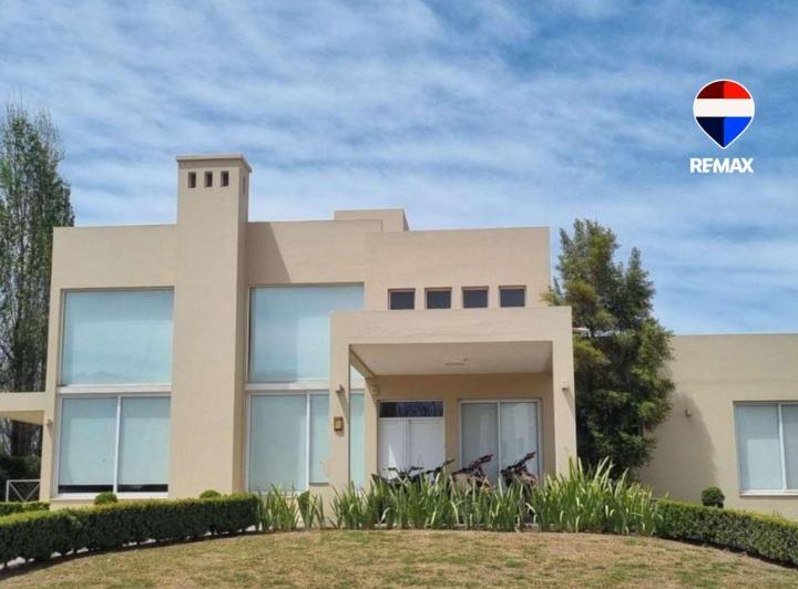 Casa · 287m² · 7 Ambientes