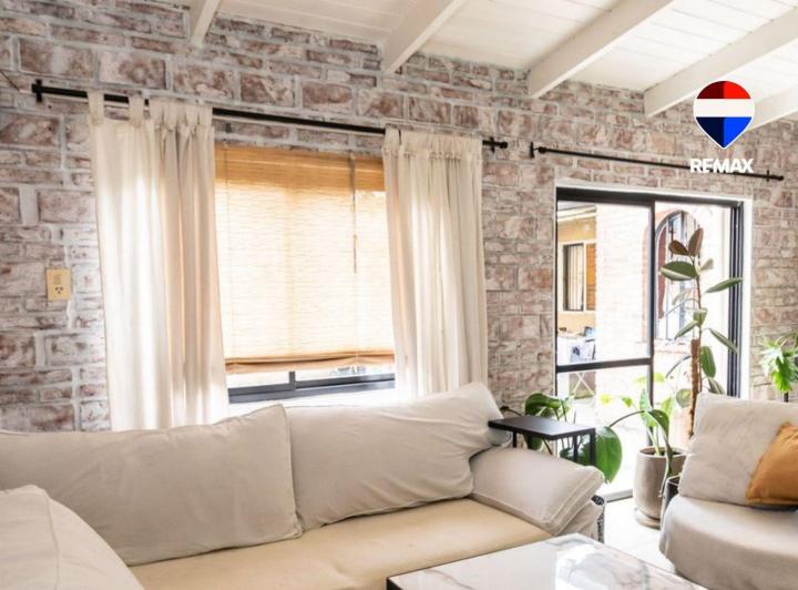 Casa · 150m² · 5 Ambientes · 2 Cocheras