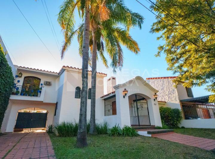 Casa · 238m² · 3 Ambientes · 2 Cocheras