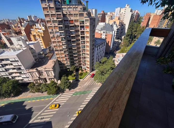 Departamento · 184m² · 8 Ambientes · 1 Cochera