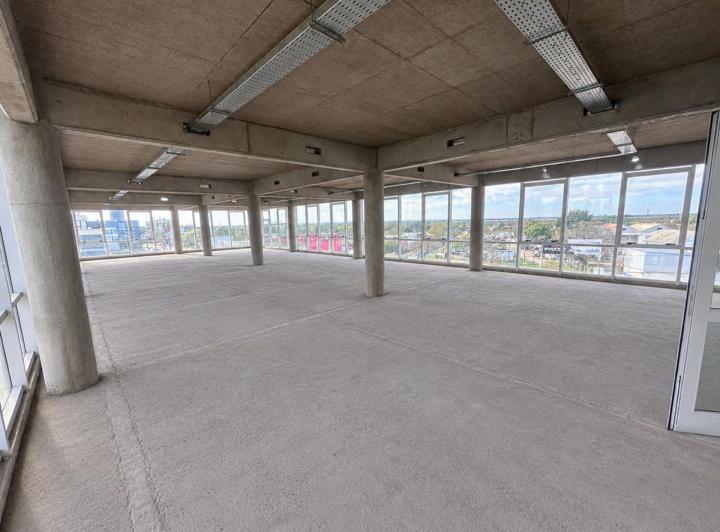 Local comercial · 241m²