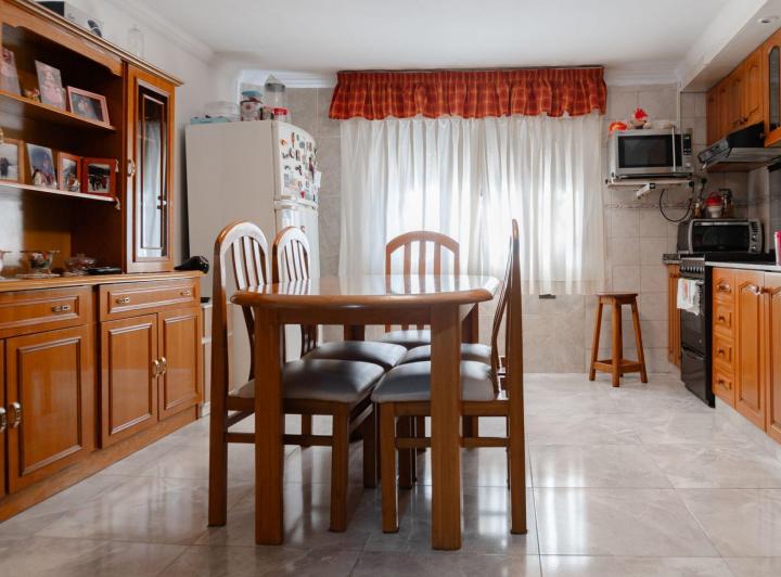 Casa · 140m² · 8 Ambientes · 1 Cochera