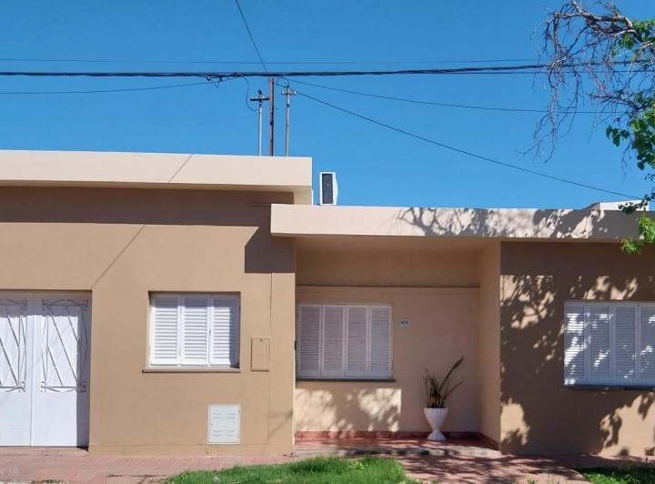 Casa · 131m² · 4 Ambientes · 2 Cocheras