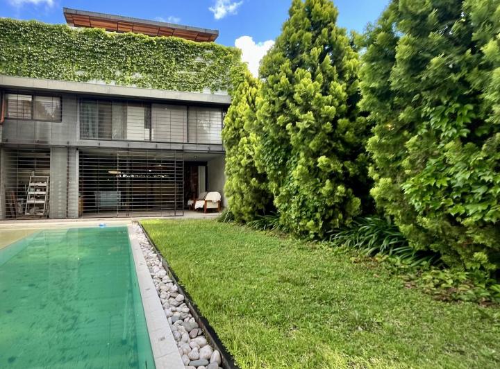 Casa · 190m² · 4 Ambientes · 2 Cocheras