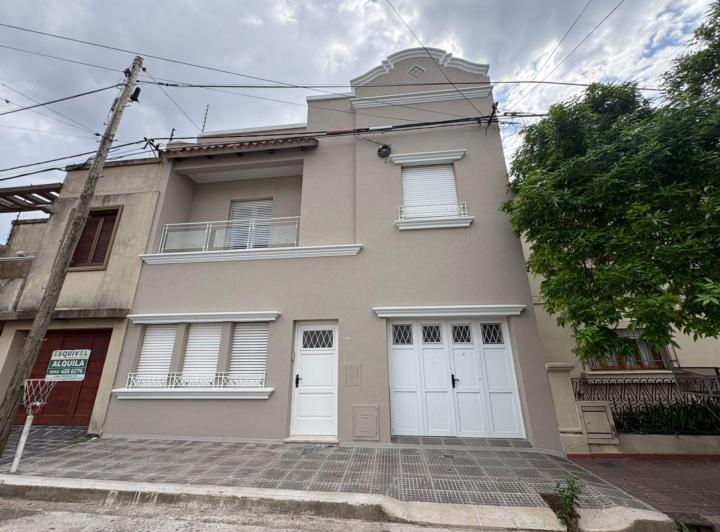 Casa · 222m² · 6 Ambientes · 1 Cochera