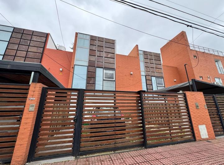 Casa · 135m² · 4 Ambientes · 2 Cocheras