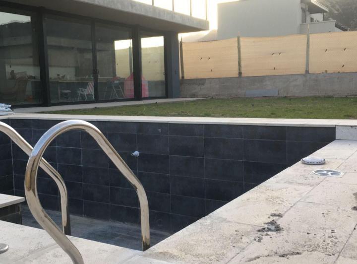 Casa · 300m² · 7 Ambientes · 2 Cocheras