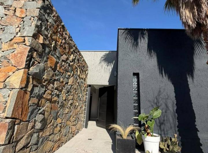 Casa · 152m² · 4 Dormitorios · 2 Cocheras