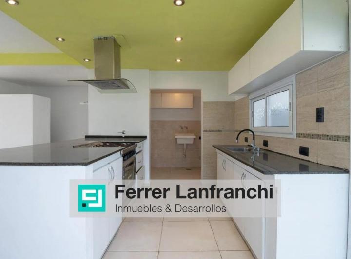 Casa · 160m² · 13 Ambientes · 2 Cocheras