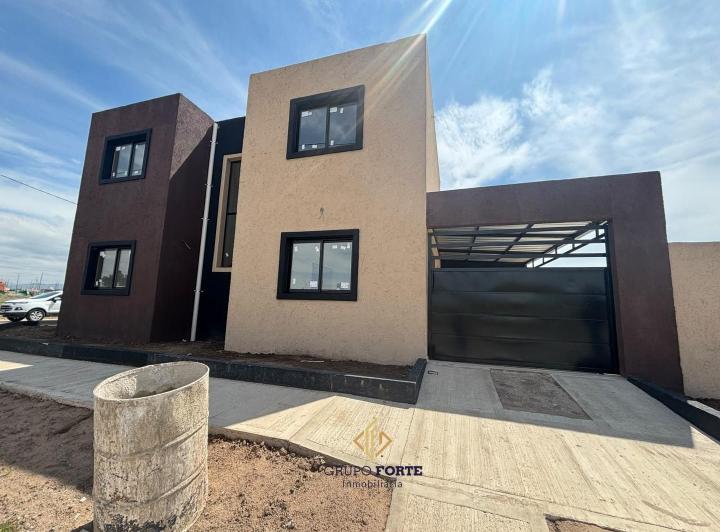 Casa · 110m² · 4 Ambientes · 2 Cocheras