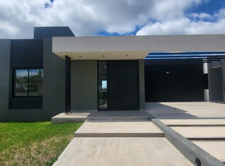 Casa · 187m² · 5 Ambientes · 2 Cocheras