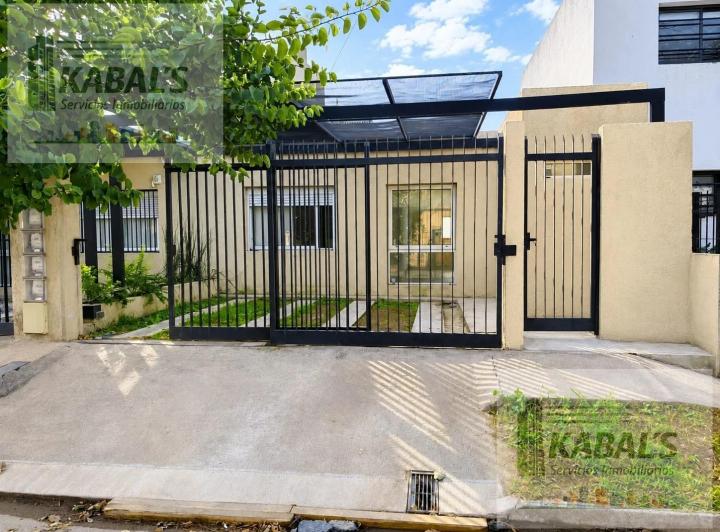 Casa · 100m² · 6 Ambientes · 2 Cocheras