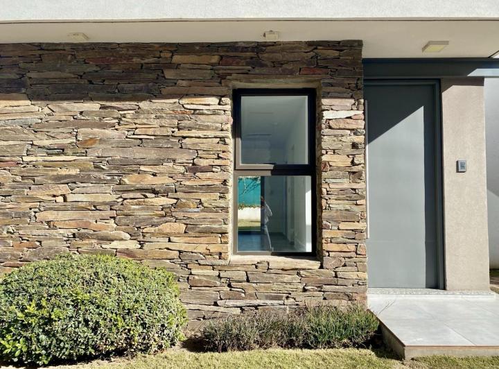 Casa · 100m² · 4 Ambientes · 2 Cocheras