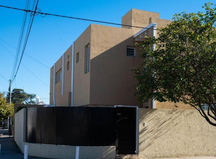 Casa · 250m² · 5 Ambientes · 2 Cocheras