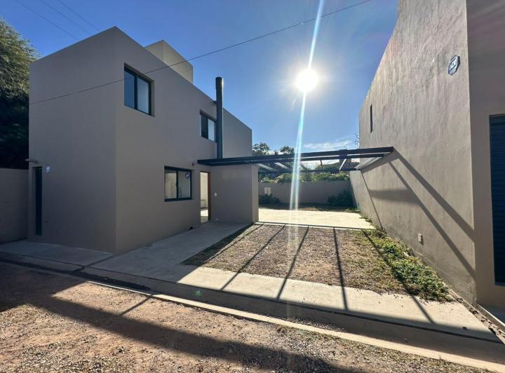 Casa · 81m² · 4 Ambientes · 1 Cochera