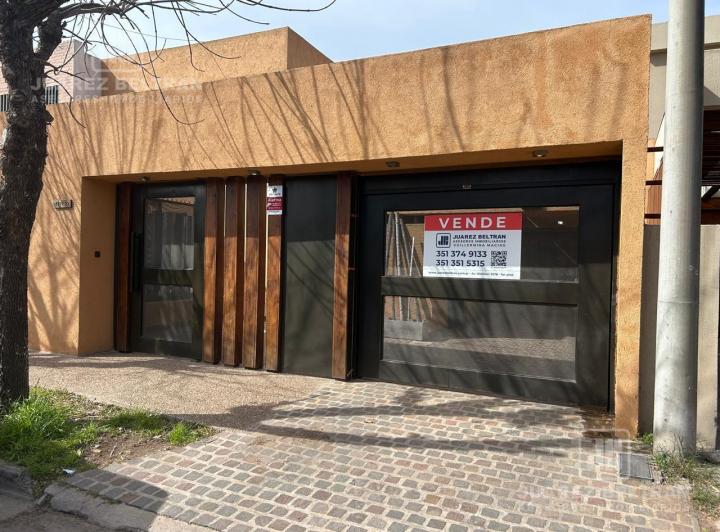 Casa · 280m² · 10 Ambientes · 1 Cochera