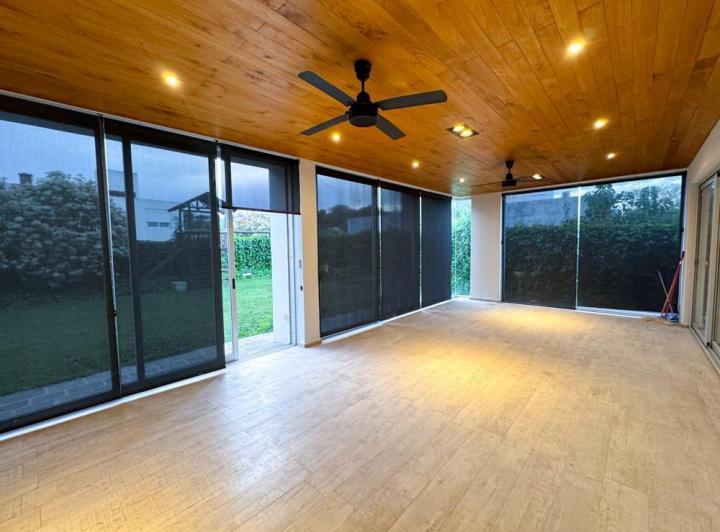 Casa · 250m² · 1 Ambiente · 2 Cocheras