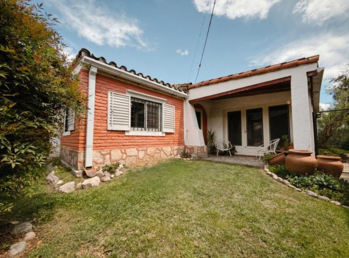 Casa · 156m² · 8 Ambientes · 1 Cochera