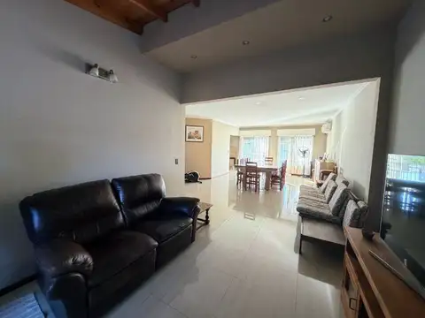 Casa en Venta en Barrio Parque., Bernal