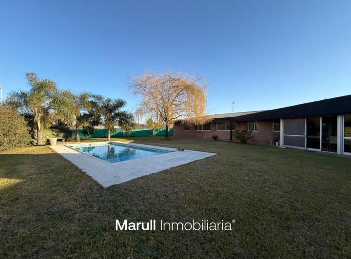 Casa · 350m² · 5 Ambientes · 4 Cocheras