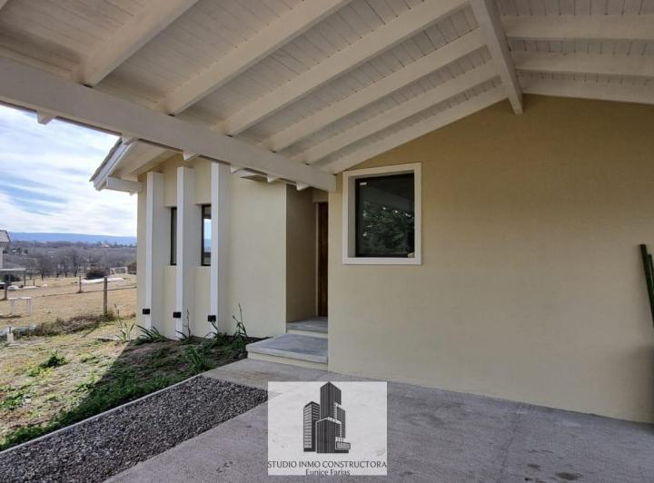Casa · 1082m² · 4 Ambientes · 1 Cochera