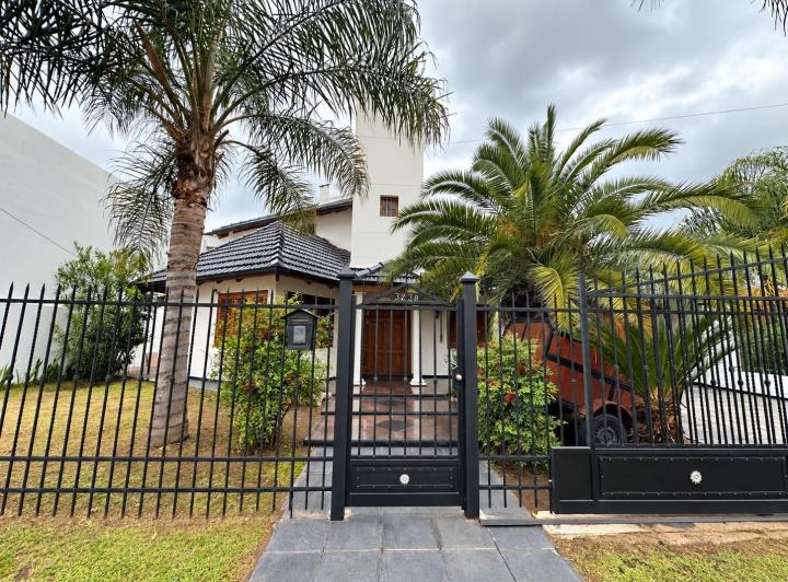 Casa · 430m² · 5 Dormitorios · 2 Cocheras