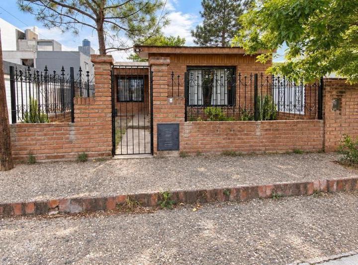 Casa · 162m² · 7 Ambientes · 1 Cochera