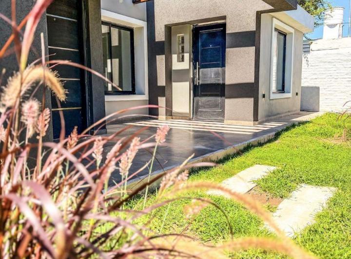 Casa · 206m² · 6 Ambientes · 2 Cocheras