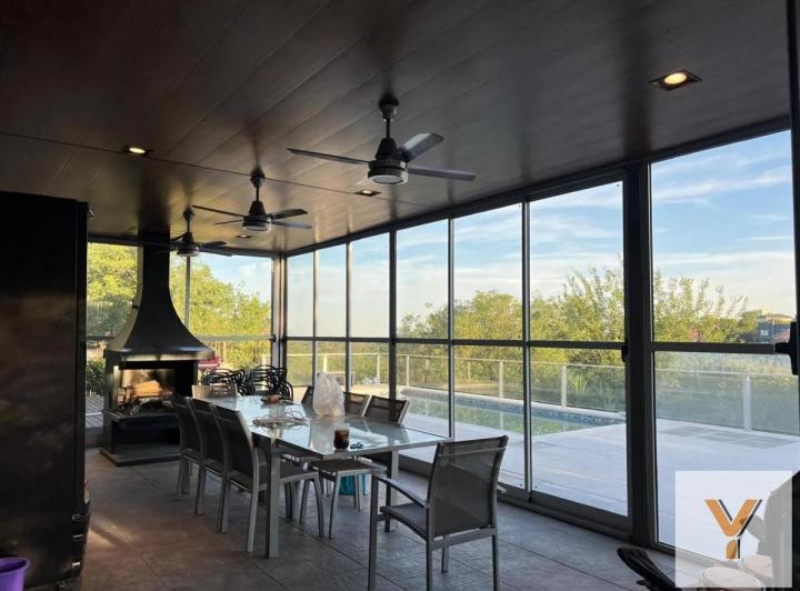 Casa · 250m² · 5 Ambientes · 1 Cochera