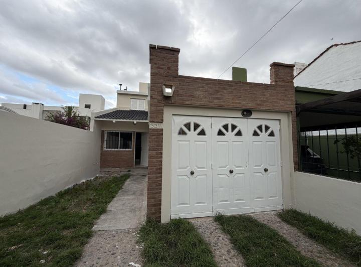 Casa · 200m² · 5 Ambientes