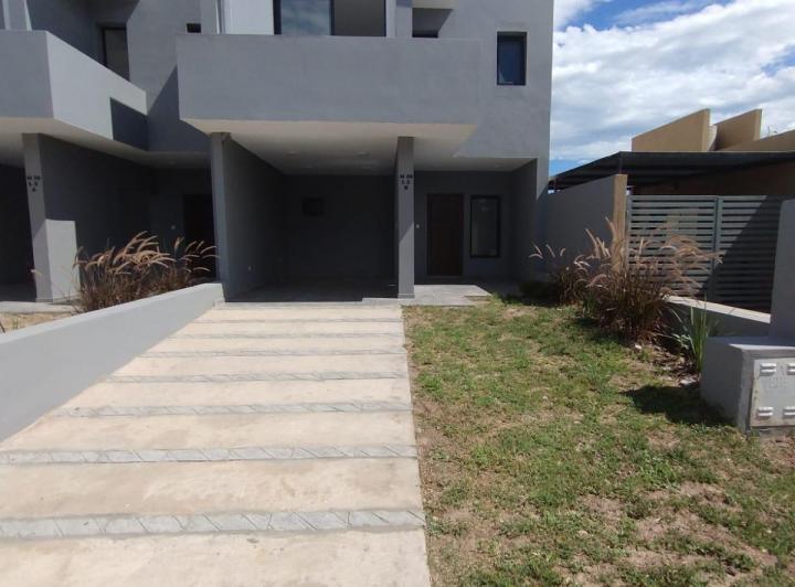 Casa · 120m² · 5 Ambientes · 1 Cochera