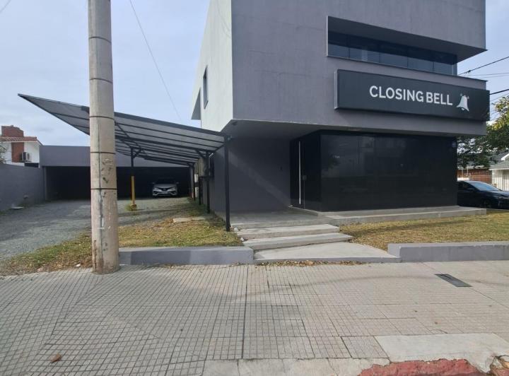 Oficina comercial · 284m² · 10 Ambientes · 8 Cocheras