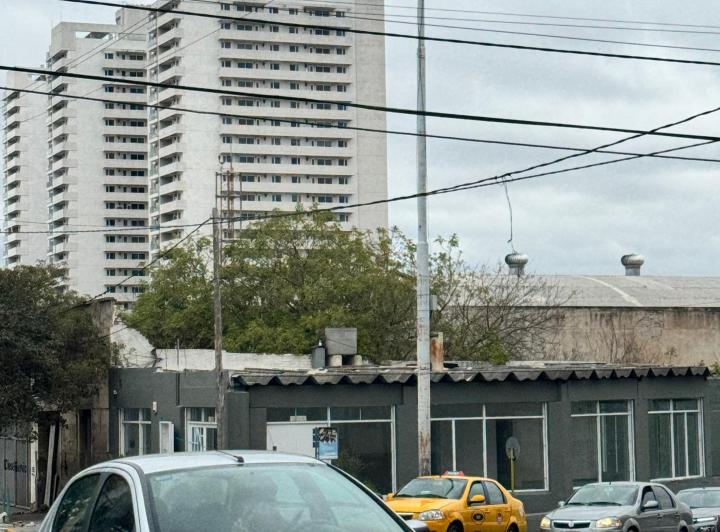 Local comercial · 150m² · 2 Ambientes · 10 Cocheras