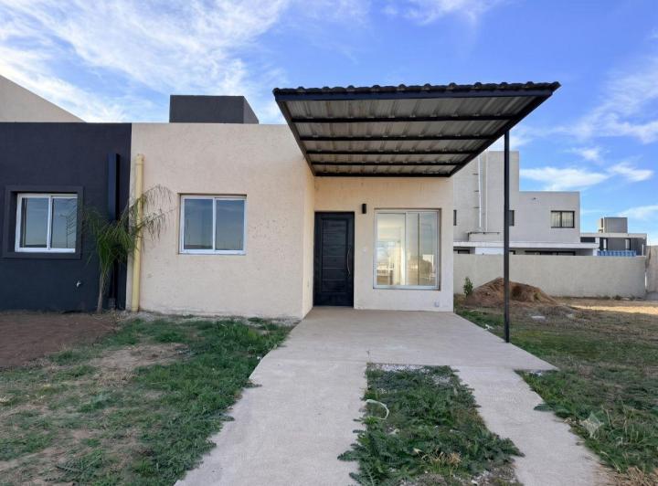 Casa · 73m² · 4 Ambientes · 1 Cochera