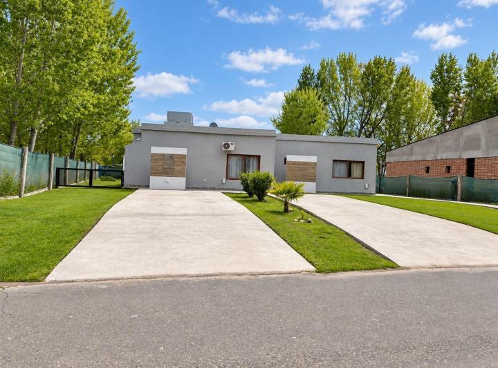 Casa · 202m² · 6 Ambientes · 4 Cocheras