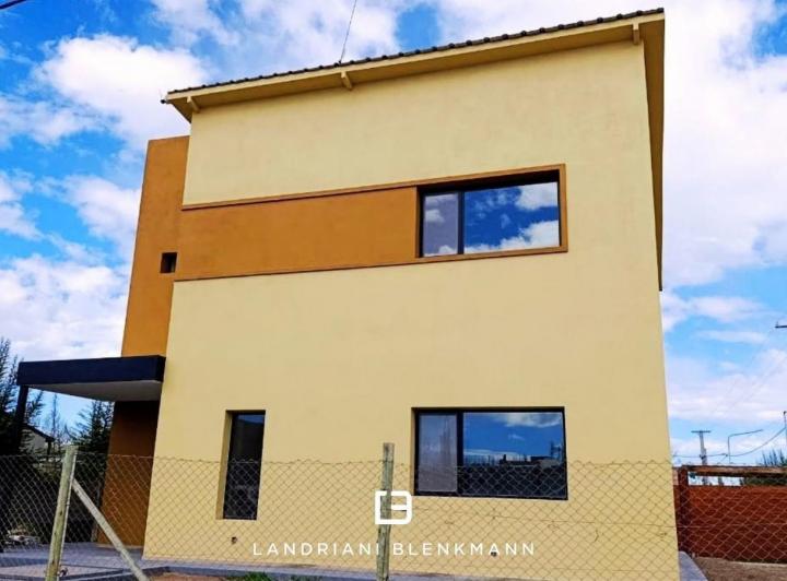 Casa · 149m² · 6 Ambientes · 1 Cochera
