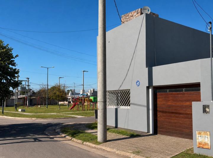 Casa · 92m² · 3 Ambientes · 1 Cochera