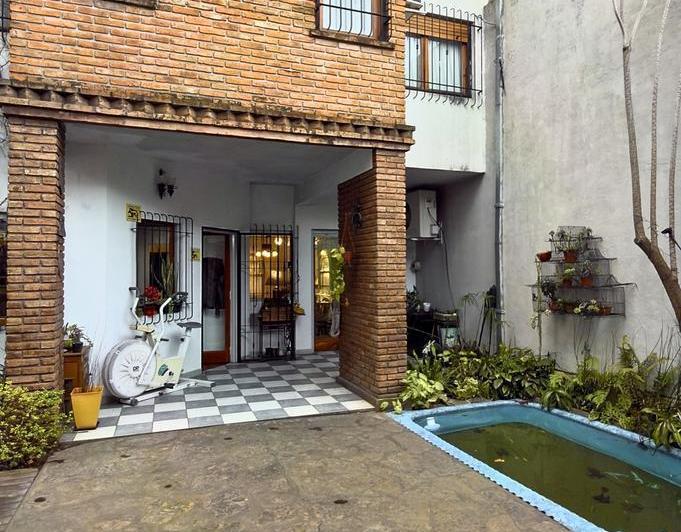 Casa · 215m² · 4 Ambientes · 1 Cochera