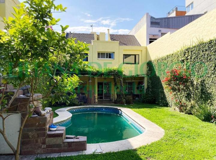 Casa · 330m² · 5 Ambientes · 3 Cocheras