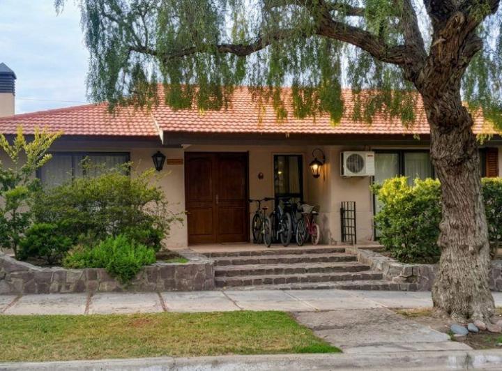 Casa · 280m² · 5 Ambientes