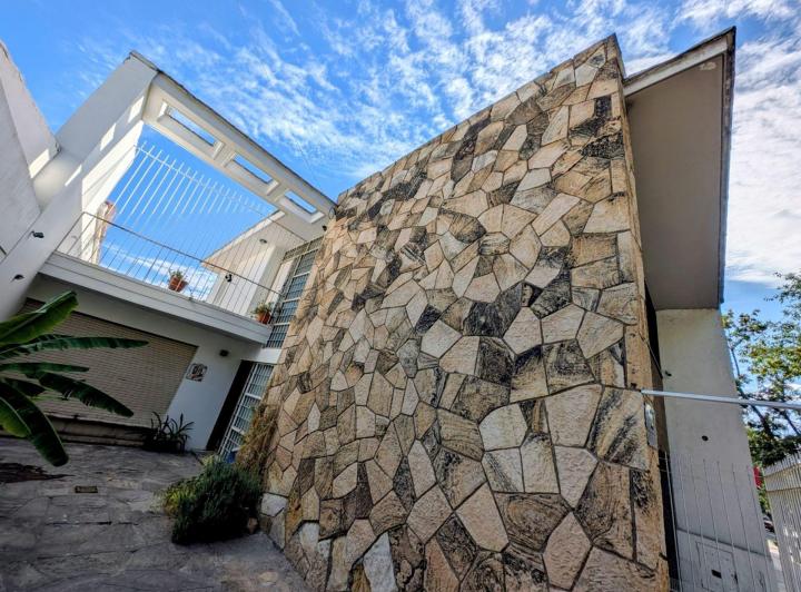 Casa · 230m² · 7 Ambientes · 3 Cocheras