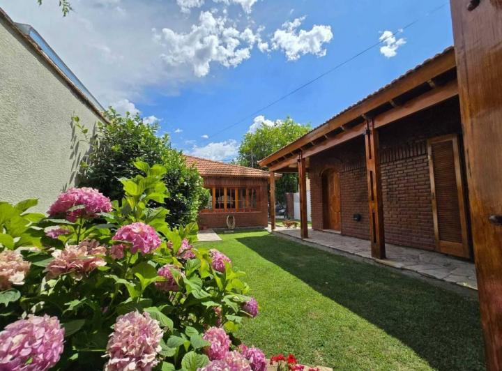 Casa · 278m² · 5 Ambientes · 1 Cochera