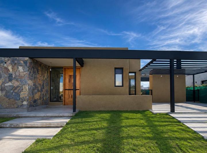 Casa · 155m² · 5 Ambientes · 2 Cocheras