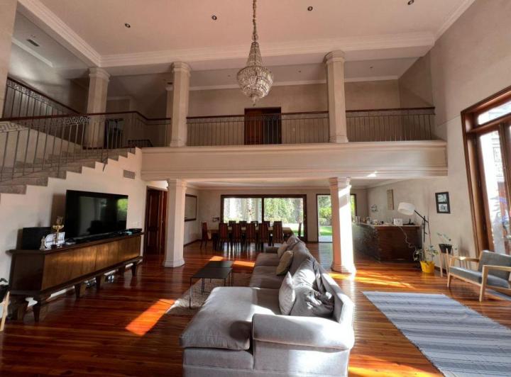 Casa · 600m² · 8 Ambientes · 1 Cochera