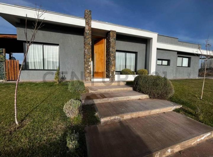 Casa · 200m² · 7 Ambientes · 2 Cocheras