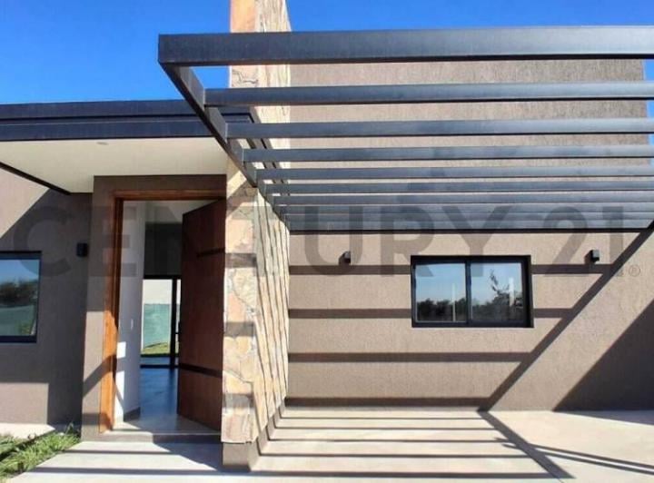 Casa · 220m² · 5 Ambientes · 1 Cochera