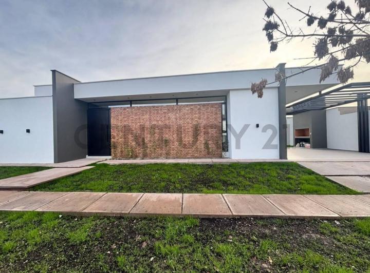 Casa · 193m² · 4 Ambientes · 2 Cocheras