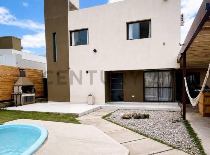 Casa · 190m² · 10 Ambientes · 2 Cocheras