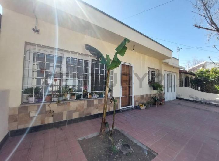 Casa · 97m² · 4 Ambientes · 1 Cochera